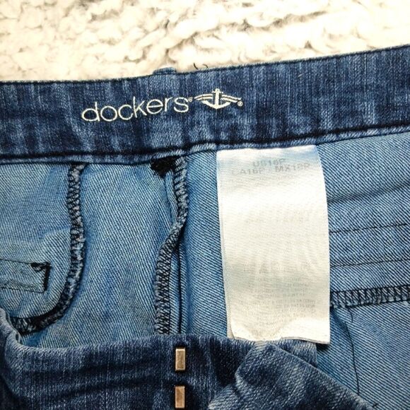 Dockers Trouser Style Stretch Denim Capri Women's 16P. Blue..................... - Picture 3 of 7